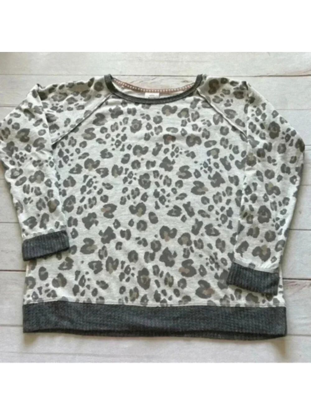 Knox Rose Women's Leopard Print Ivory Sweatshirt Large